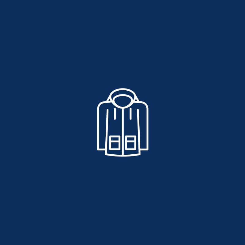 Weißer minimalistischer Linienumriss einer Jacke mit Kapuze und zwei Taschen auf dunkelblauem Hintergrund.