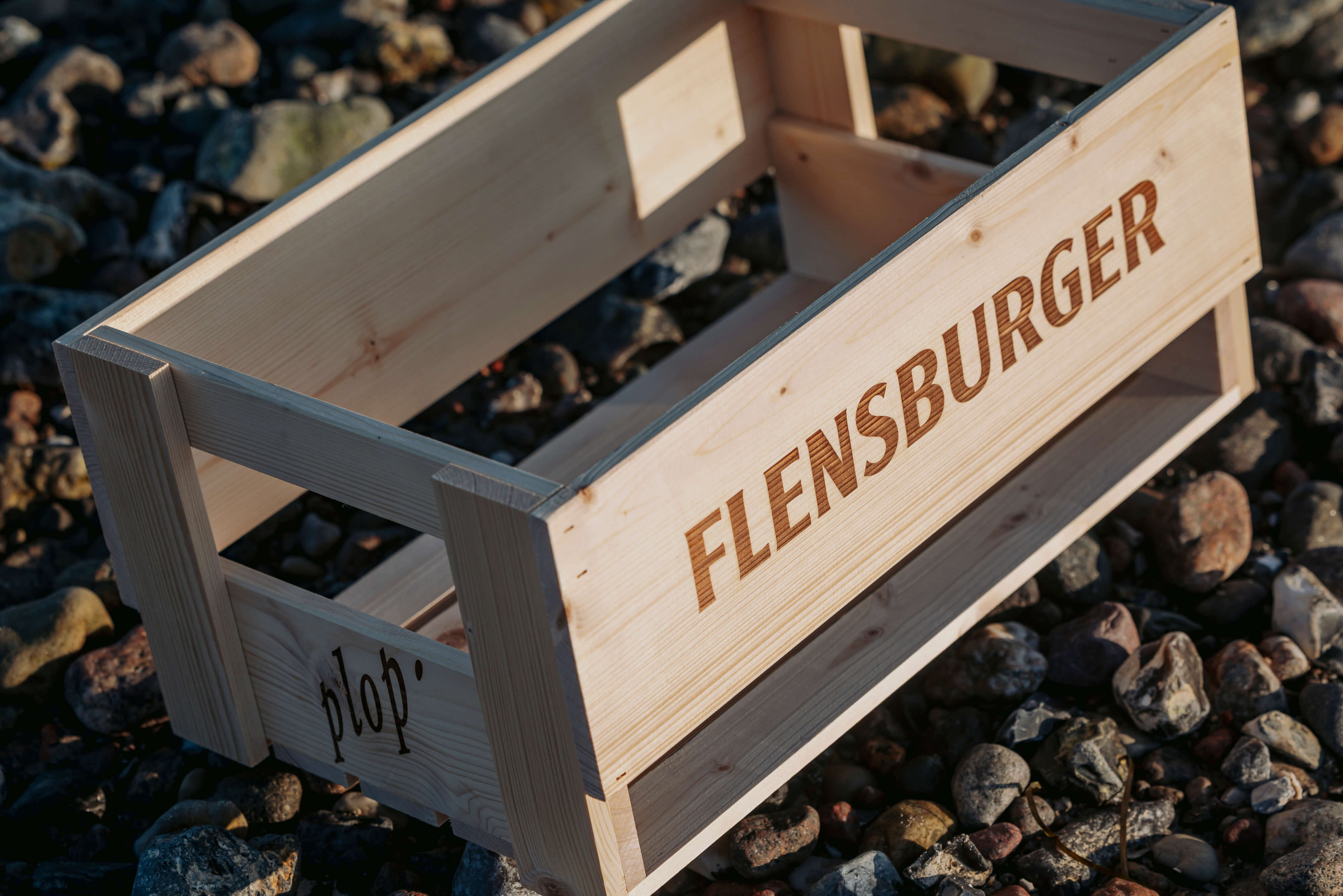 Holzkiste „FLENSBURGER“ mit Branddruck 