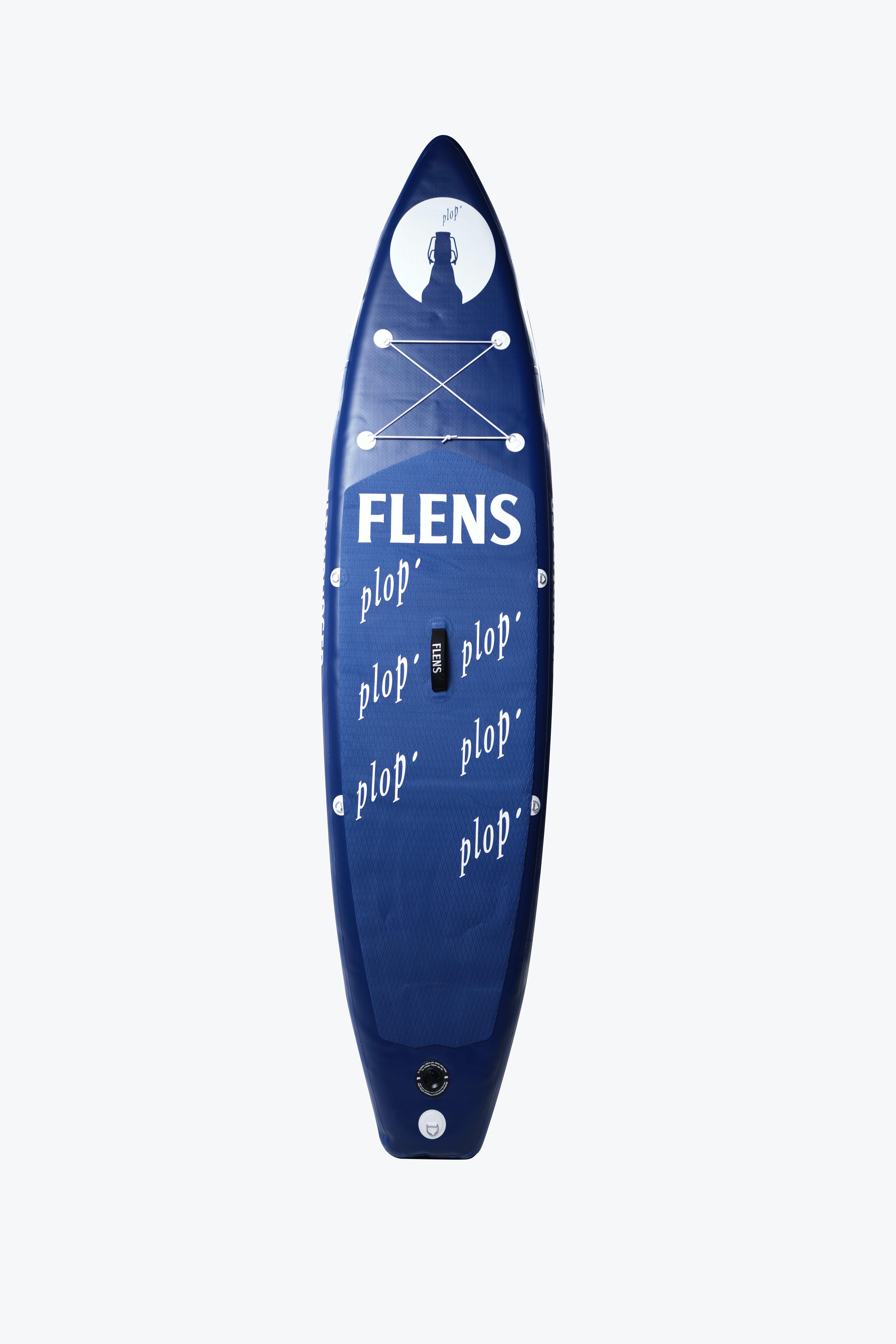 Blaues FLENS SUP Board mit weißem Schriftzug „FLENS“ und mehrfach „plop‘“. Oberhalb ein weißer Kreis mit Flaschenkontur und Schriftzug „plop‘“.